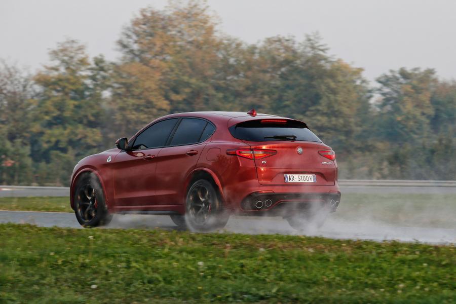  Alfa Romeo Stelvio Quadrifoglio (949) 2017 года  (WW) (фото 11 из 51)